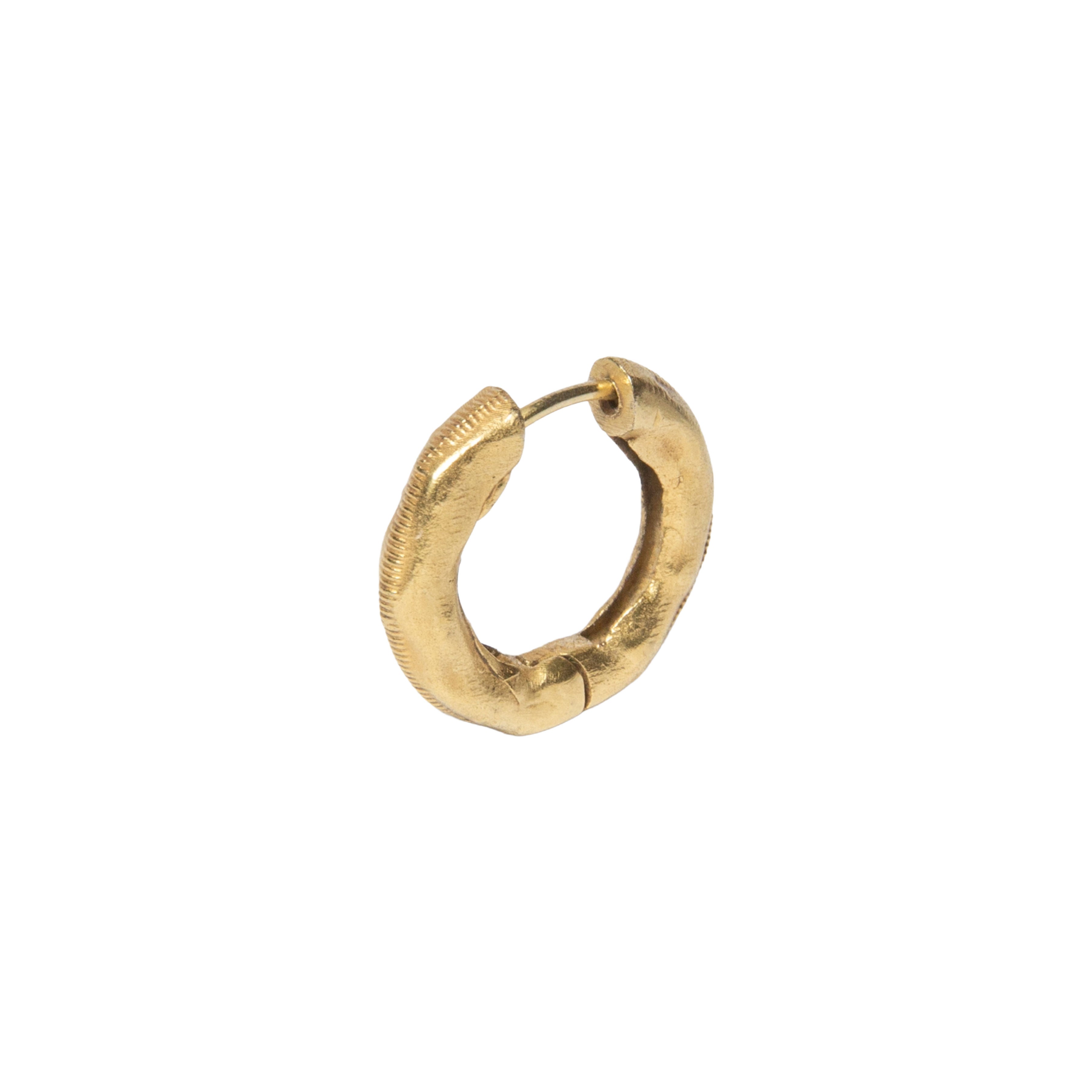 Gold-earring-1.jpg