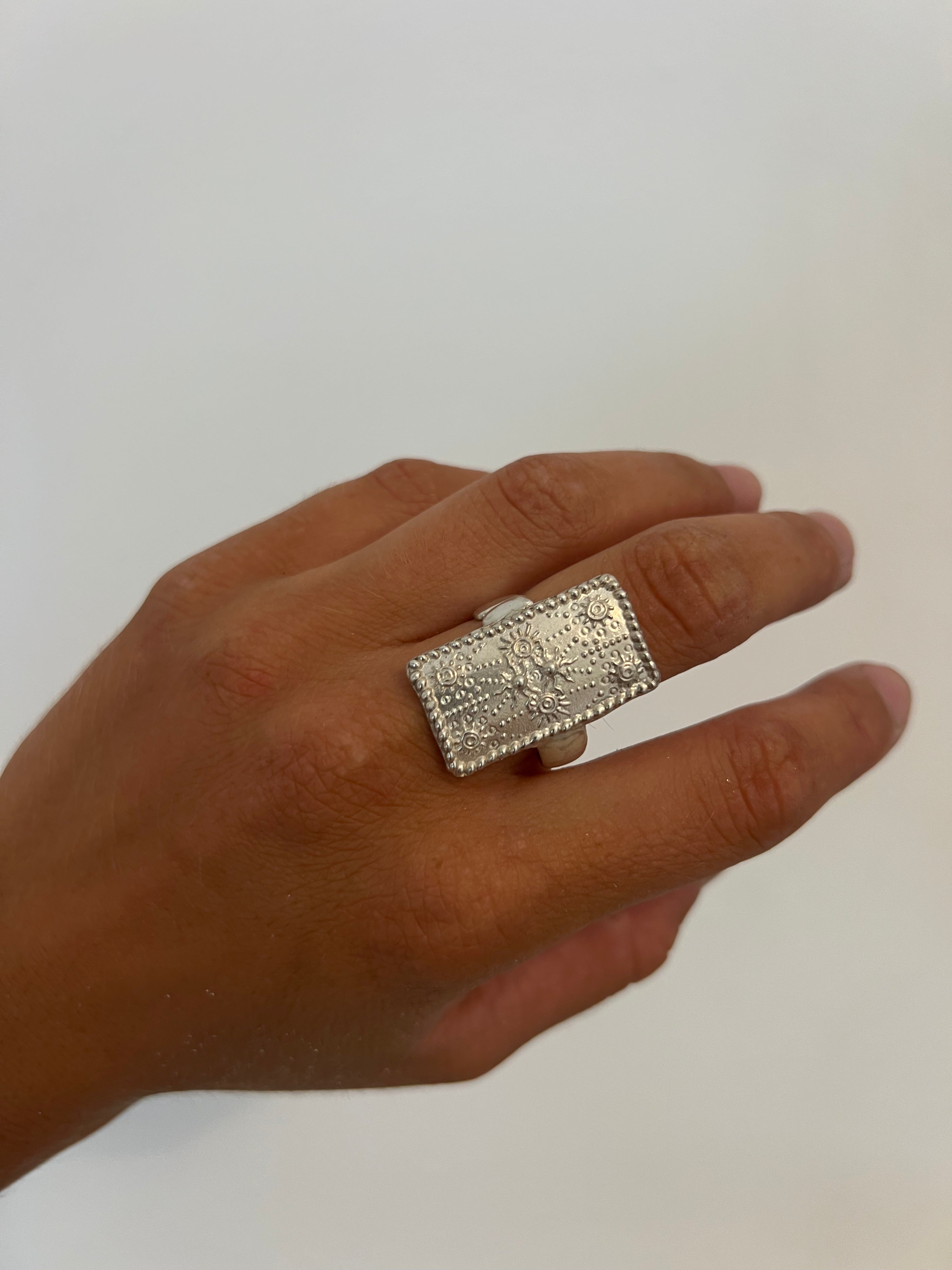 Stock sale Tesoro ring
