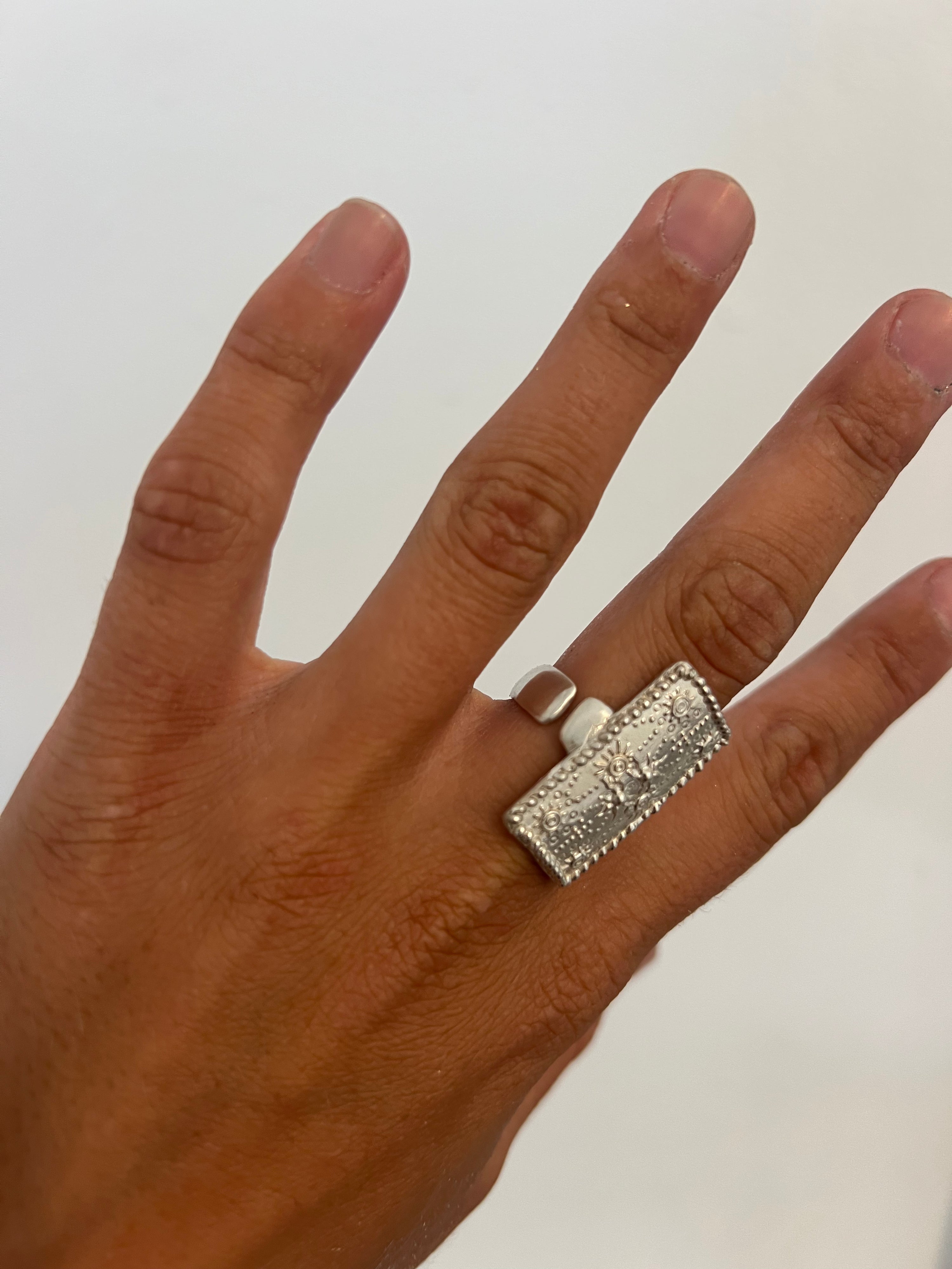 Stock sale Tesoro ring